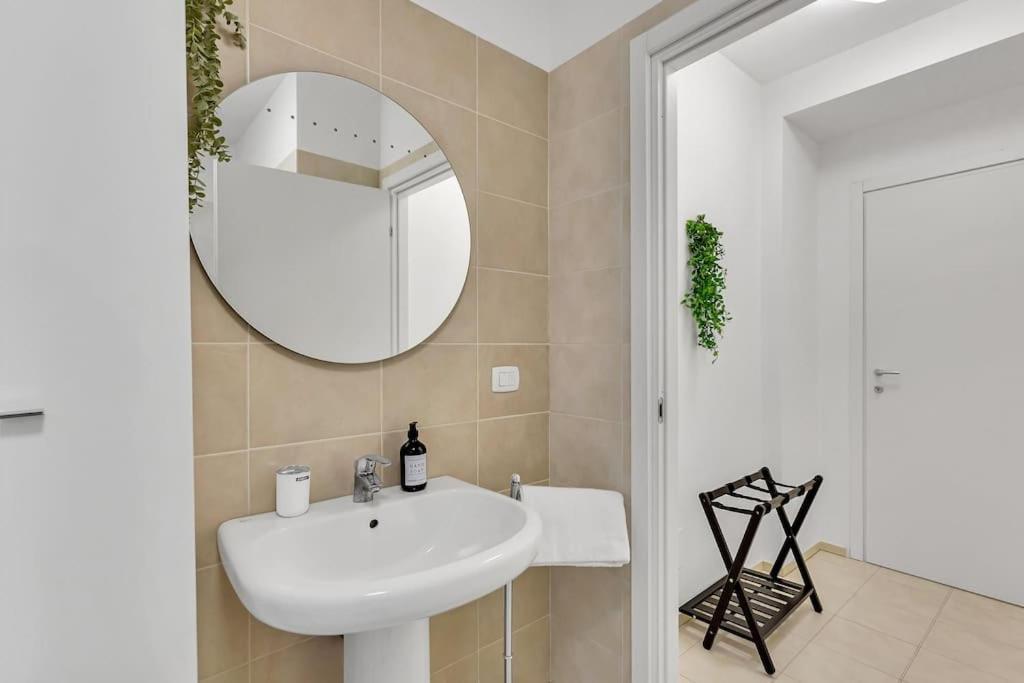 Private Parking-terrace10 Min To Linate Airport Milan